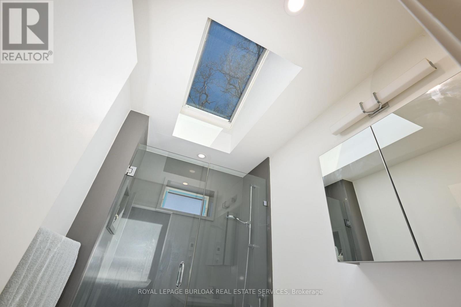 












419 HAMPTON HEATH ROAD

,
Burlington,




Ontario
L7L4R3

