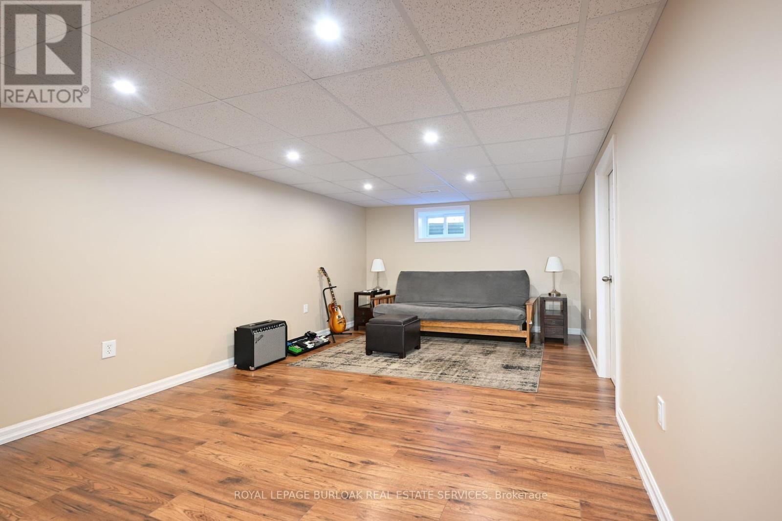 












419 HAMPTON HEATH ROAD

,
Burlington,




Ontario
L7L4R3

