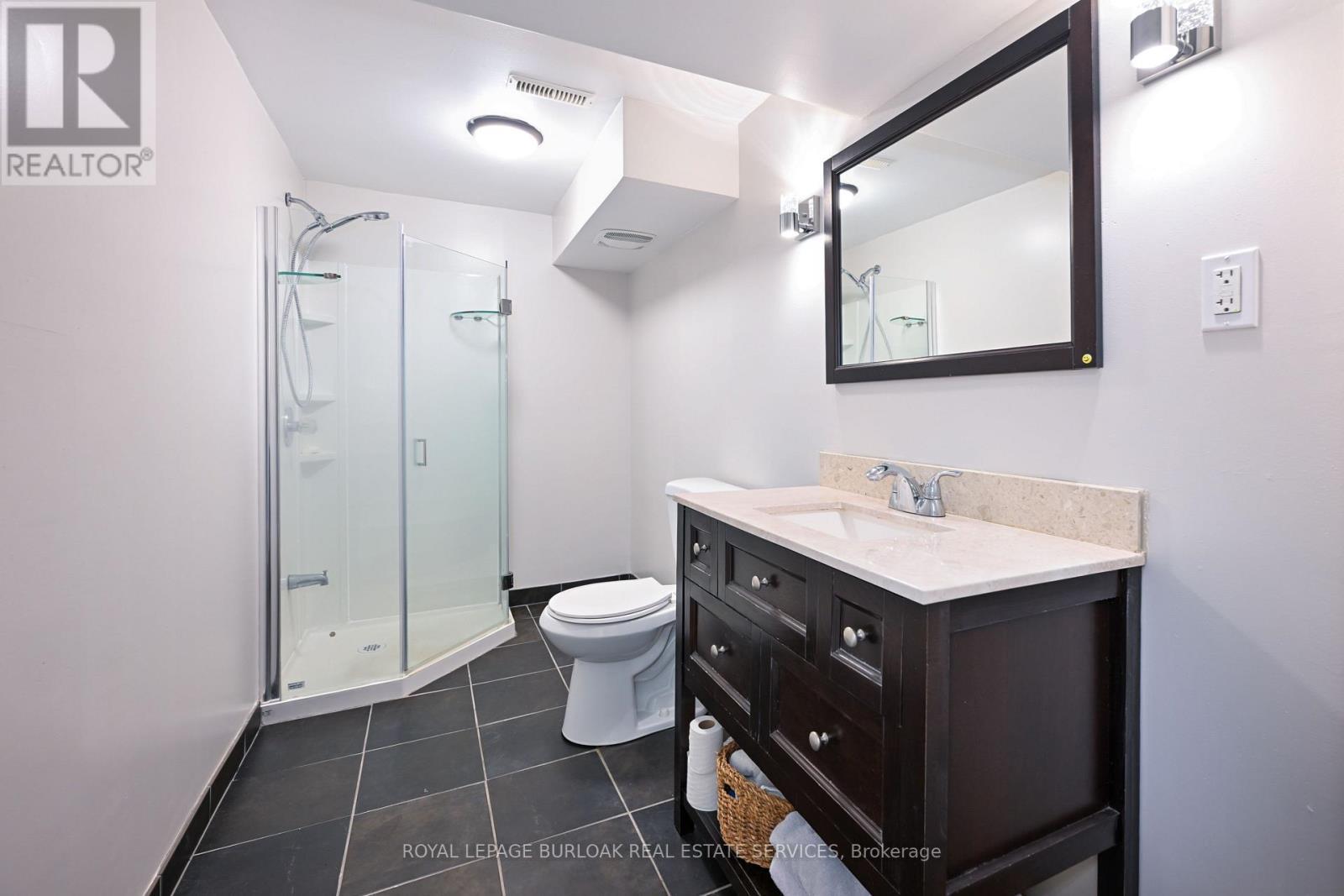












419 HAMPTON HEATH ROAD

,
Burlington,




Ontario
L7L4R3

