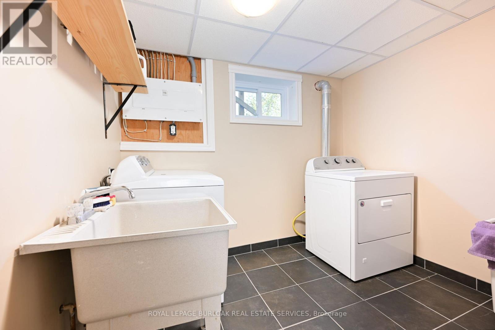 












419 HAMPTON HEATH ROAD

,
Burlington,




Ontario
L7L4R3

