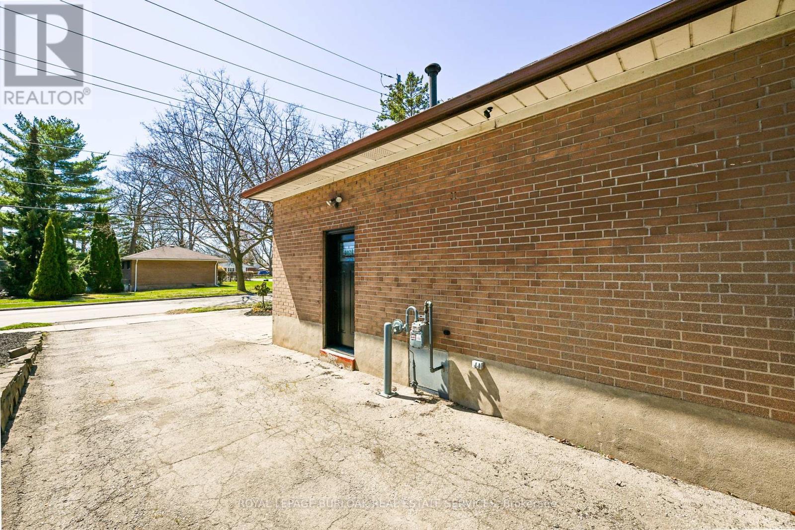 












419 HAMPTON HEATH ROAD

,
Burlington,




Ontario
L7L4R3

