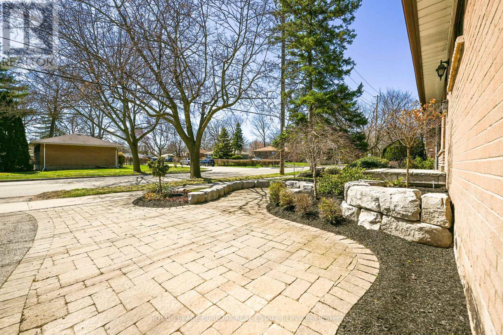 












419 HAMPTON HEATH ROAD

,
Burlington,




Ontario
L7L4R3

