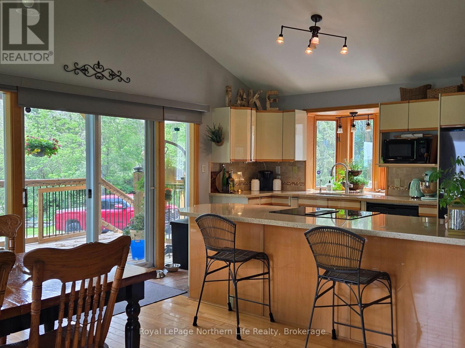 












6 LOWRY STREET

,
Temiskaming Shores (Haileybury),




Ontario
P0J1K0

