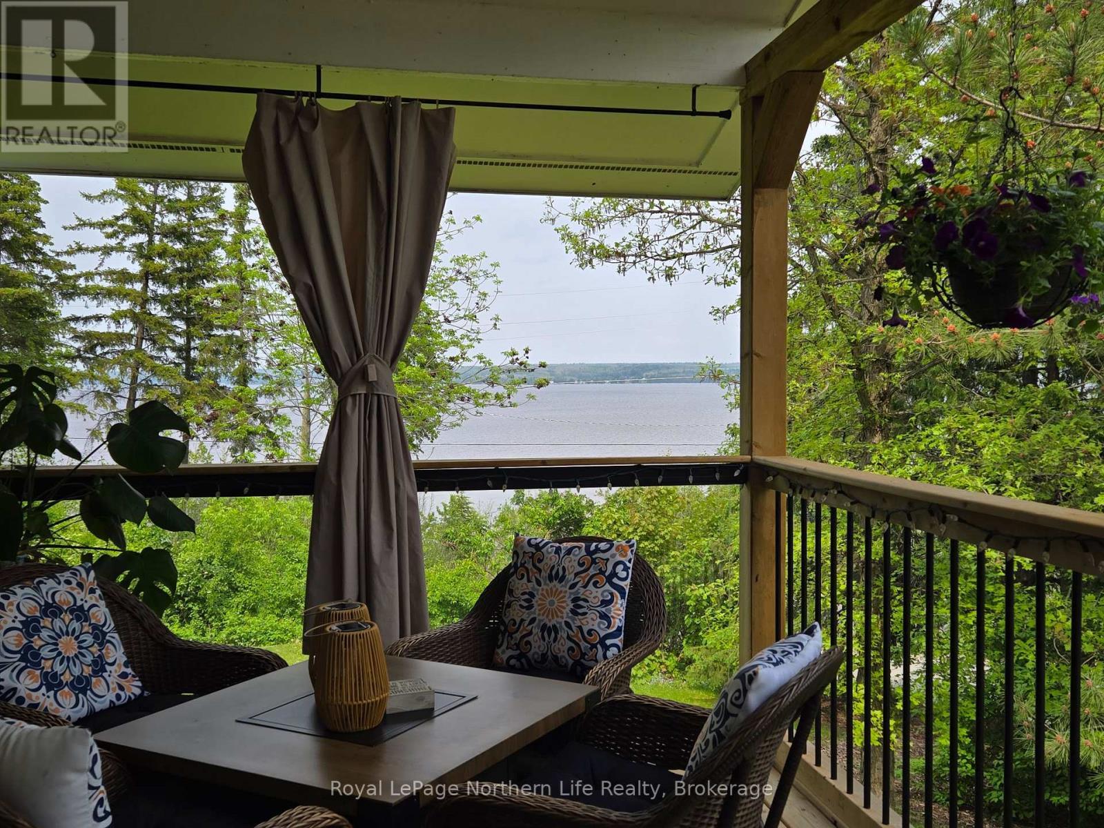 












6 LOWRY STREET

,
Temiskaming Shores (Haileybury),




Ontario
P0J1K0

