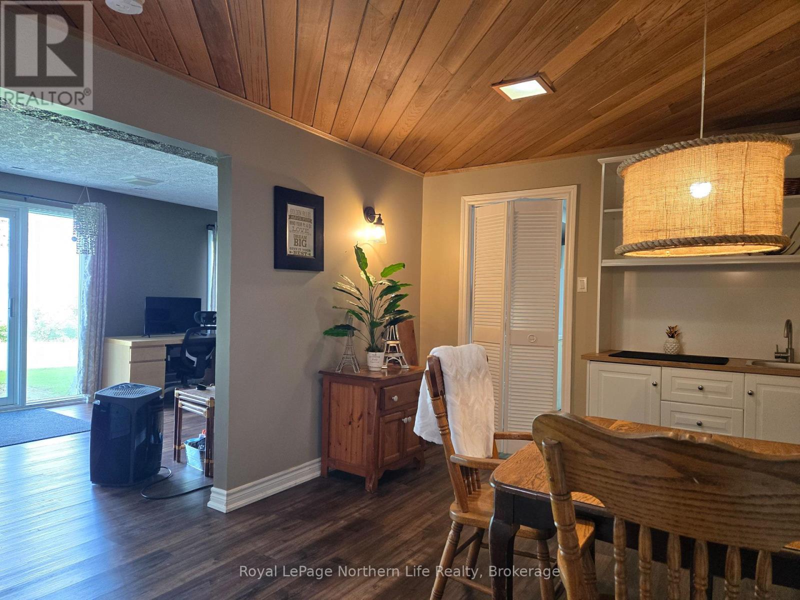












6 LOWRY STREET

,
Temiskaming Shores (Haileybury),




Ontario
P0J1K0

