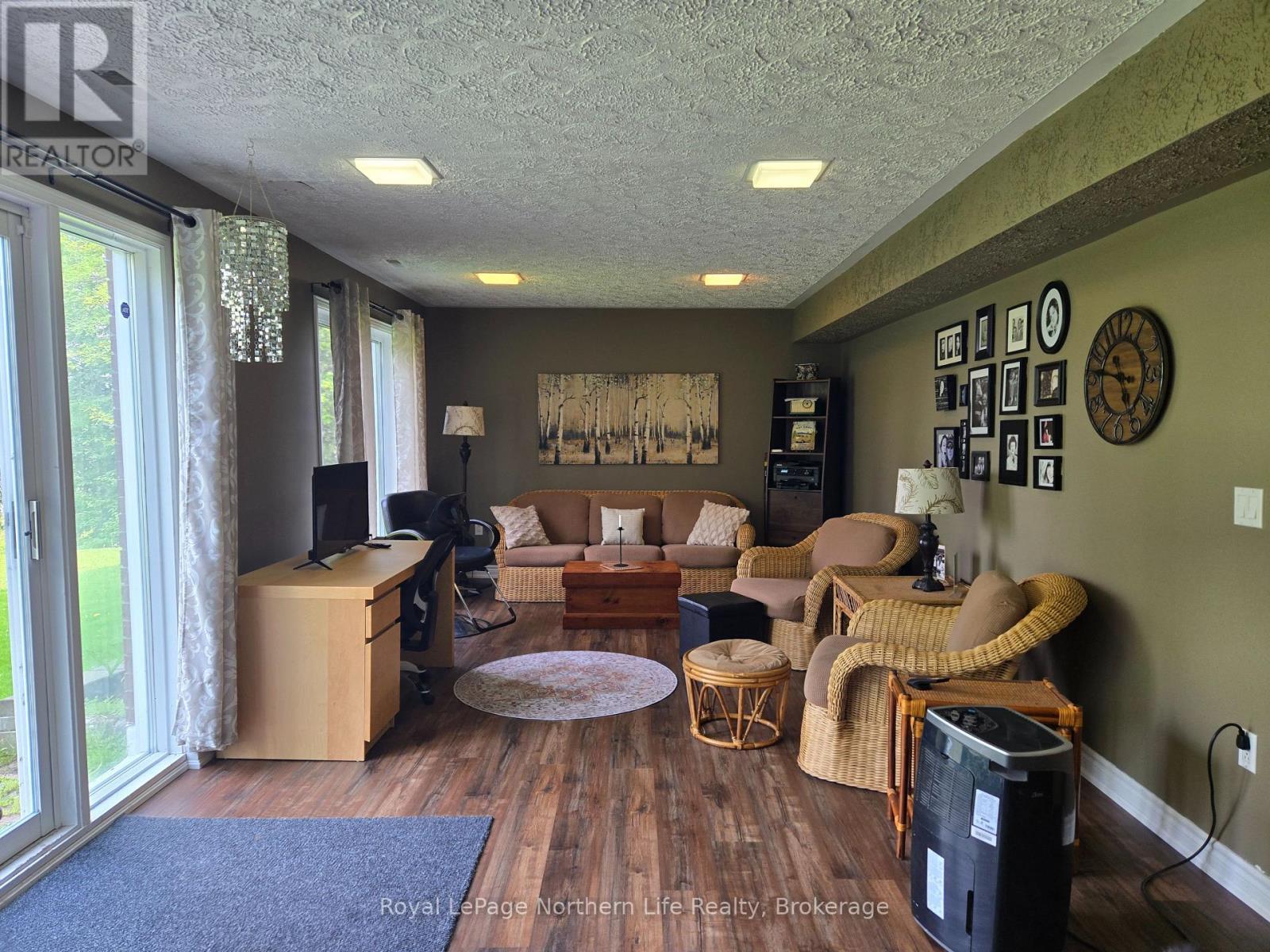 












6 LOWRY STREET

,
Temiskaming Shores (Haileybury),




Ontario
P0J1K0

