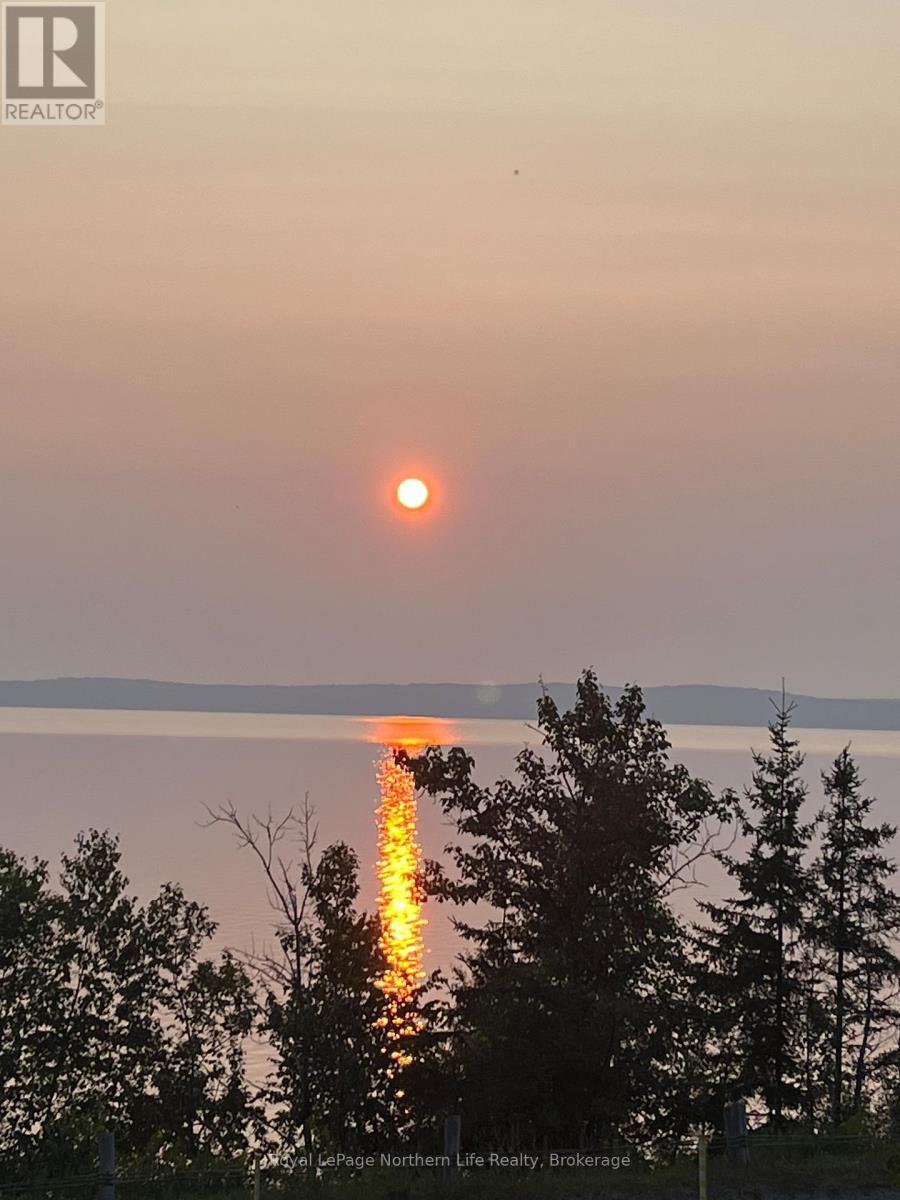 












6 LOWRY STREET

,
Temiskaming Shores (Haileybury),




Ontario
P0J1K0

