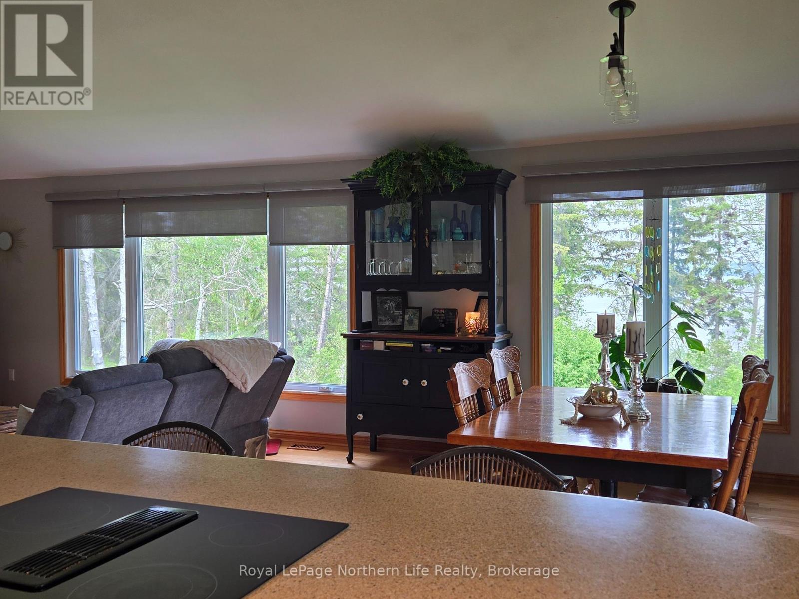












6 LOWRY STREET

,
Temiskaming Shores (Haileybury),




Ontario
P0J1K0

