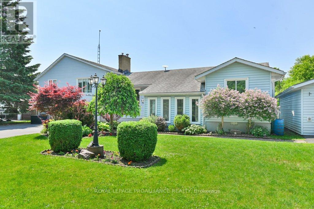 












105A&B BERNARD LONG ROAD

,
Quinte West (Trenton Ward),




Ontario
K8V5P6

