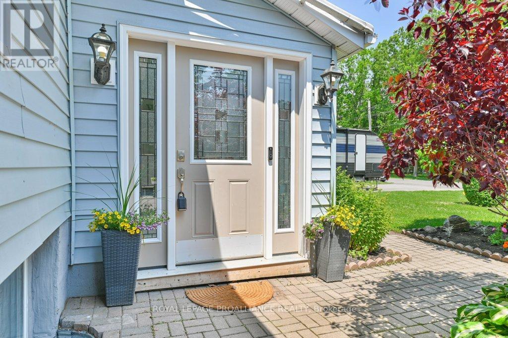 












105A&B BERNARD LONG ROAD

,
Quinte West (Trenton Ward),




Ontario
K8V5P6

