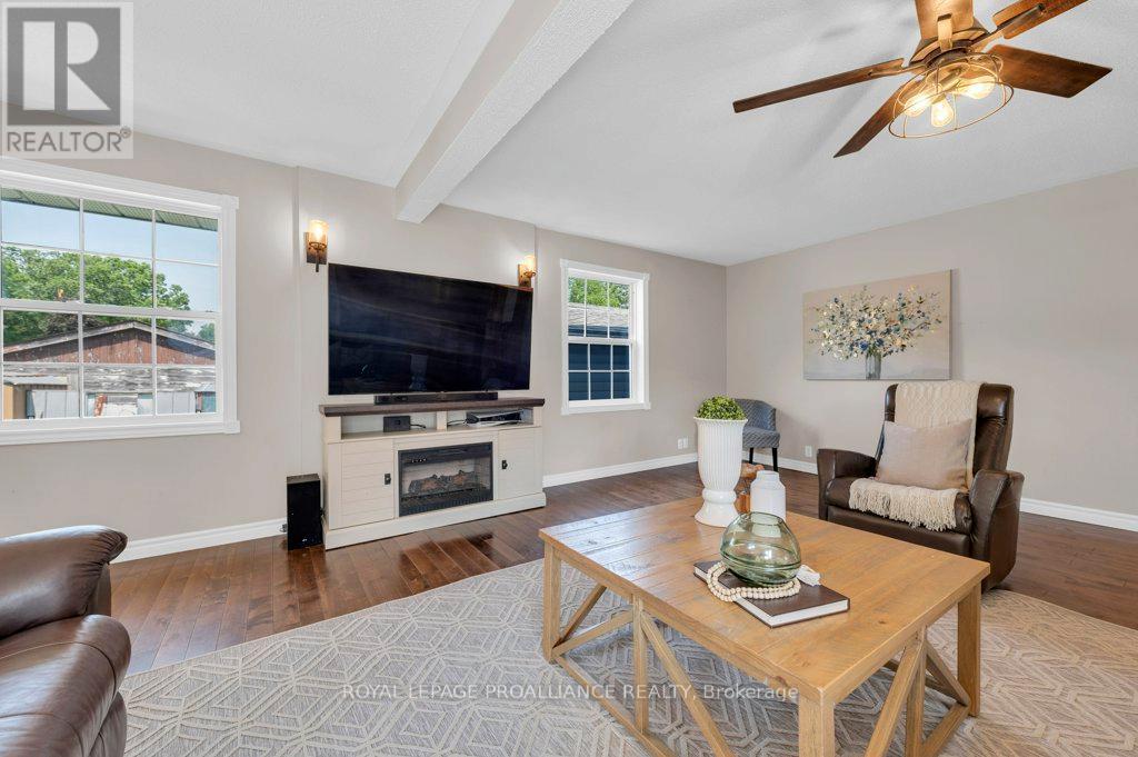 












105A&B BERNARD LONG ROAD

,
Quinte West (Trenton Ward),




Ontario
K8V5P6

