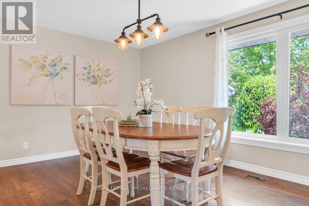 












105A&B BERNARD LONG ROAD

,
Quinte West (Trenton Ward),




Ontario
K8V5P6

