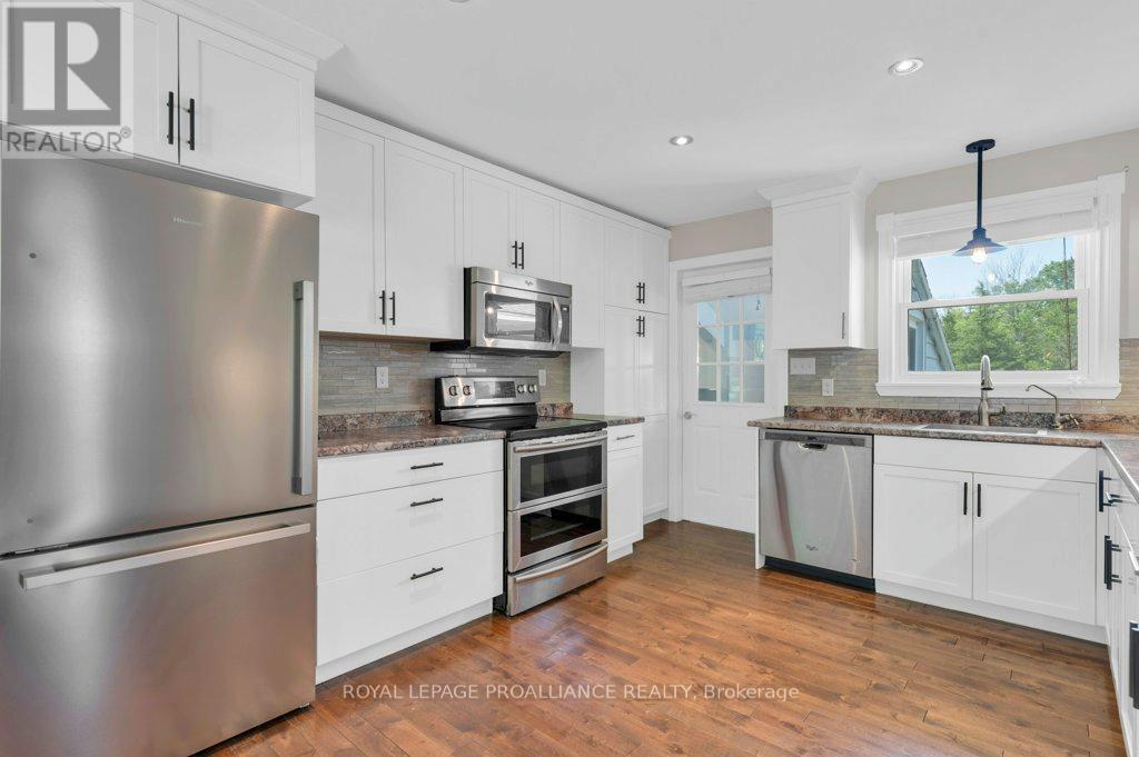 












105A&B BERNARD LONG ROAD

,
Quinte West (Trenton Ward),




Ontario
K8V5P6

