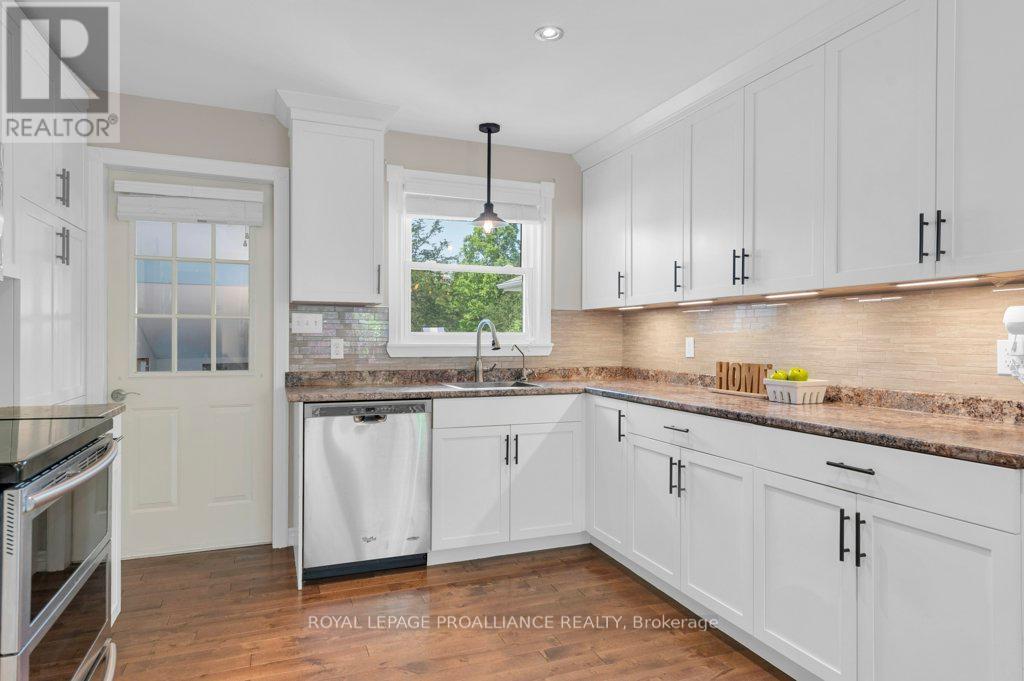 












105A&B BERNARD LONG ROAD

,
Quinte West (Trenton Ward),




Ontario
K8V5P6

