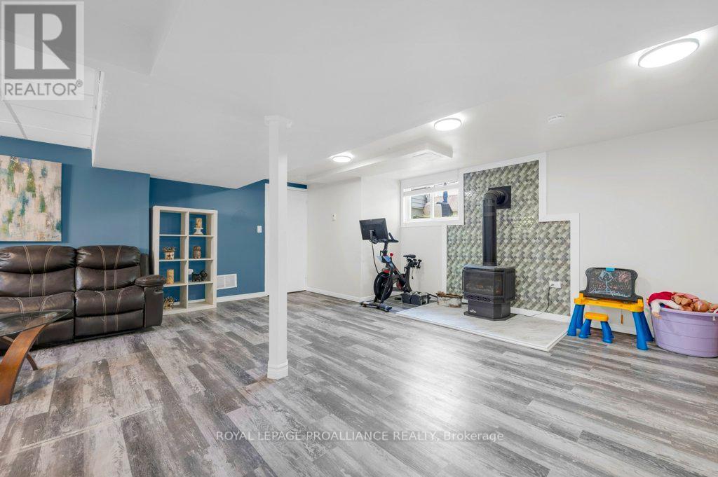 












105A&B BERNARD LONG ROAD

,
Quinte West (Trenton Ward),




Ontario
K8V5P6

