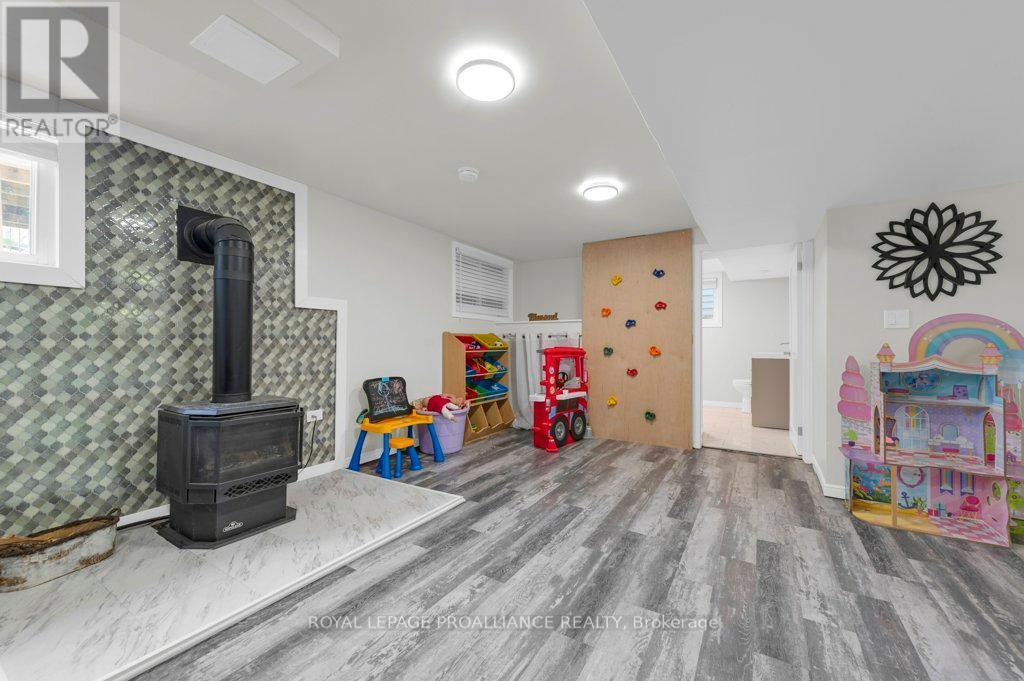 












105A&B BERNARD LONG ROAD

,
Quinte West (Trenton Ward),




Ontario
K8V5P6

