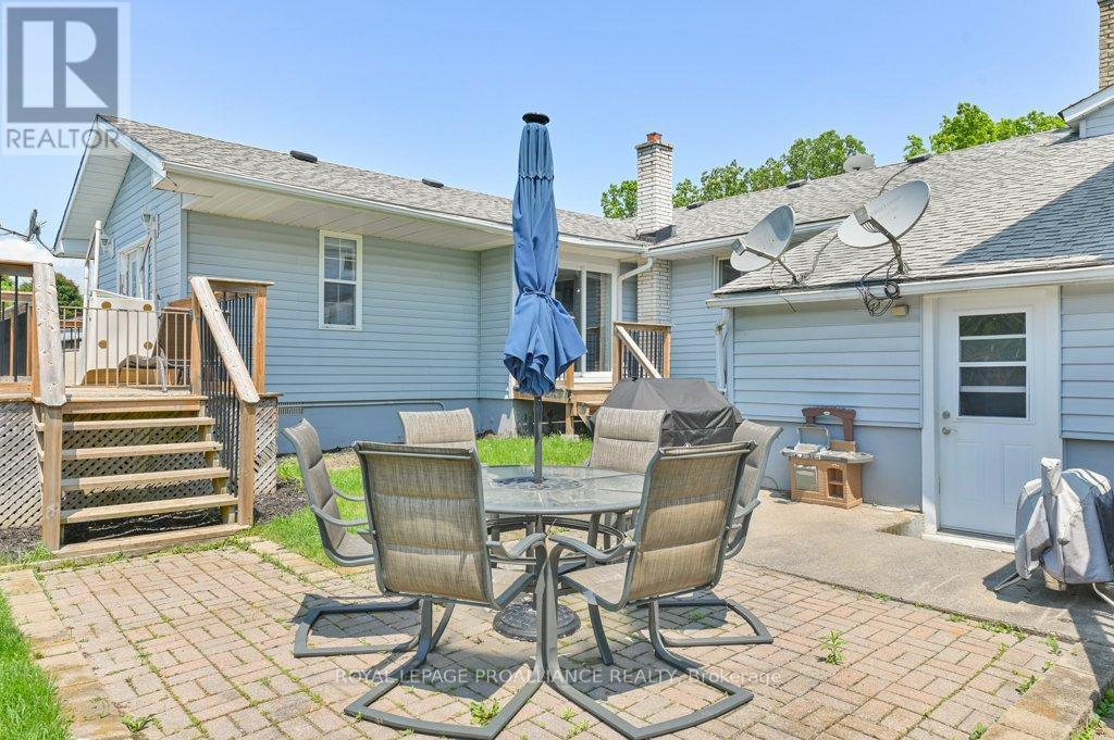 












105A&B BERNARD LONG ROAD

,
Quinte West (Trenton Ward),




Ontario
K8V5P6

