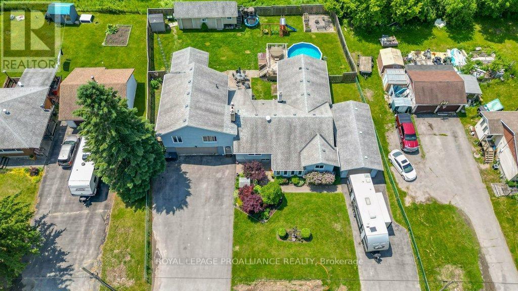 












105A&B BERNARD LONG ROAD

,
Quinte West (Trenton Ward),




Ontario
K8V5P6

