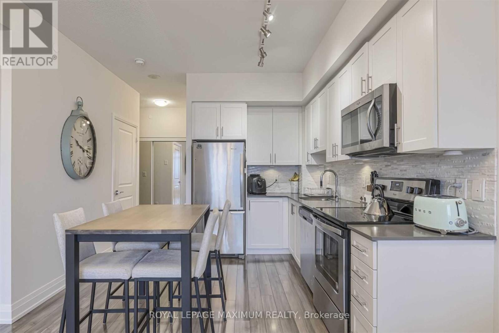 












2507 - 3700 HIGHWAY 7 ROAD W

,
Vaughan,




Ontario
L4L0G8

