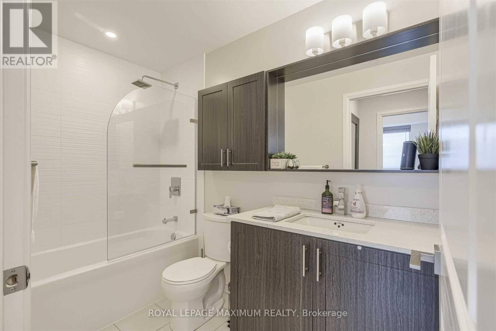 












2507 - 3700 HIGHWAY 7 ROAD W

,
Vaughan,




Ontario
L4L0G8

