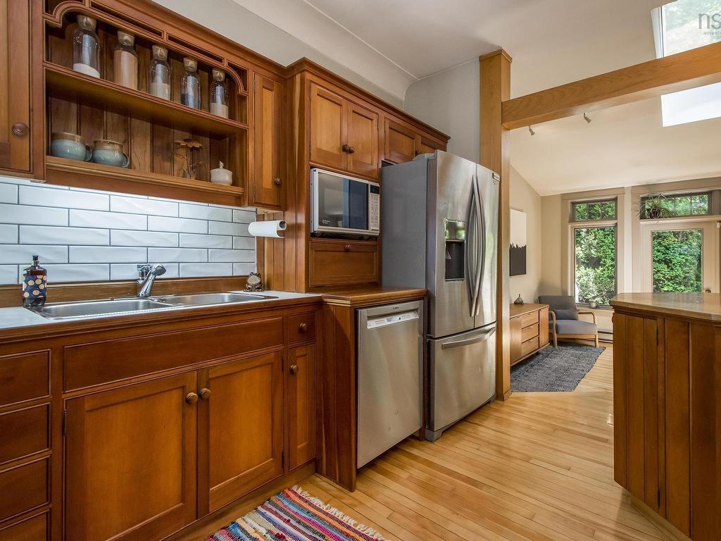 












1589 Larch Street

,
Halifax,




NS
B3H 3W9

