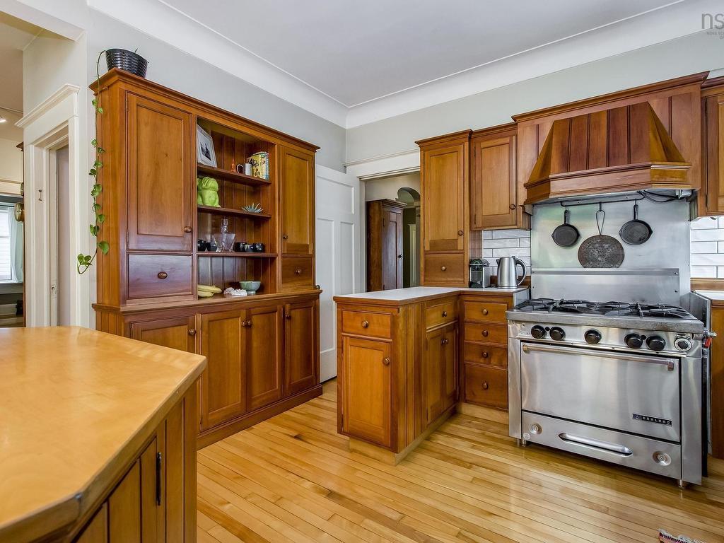 












1589 Larch Street

,
Halifax,




NS
B3H 3W9

