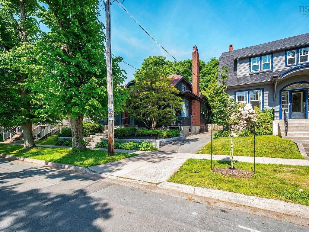












1589 Larch Street

,
Halifax,




NS
B3H 3W9

