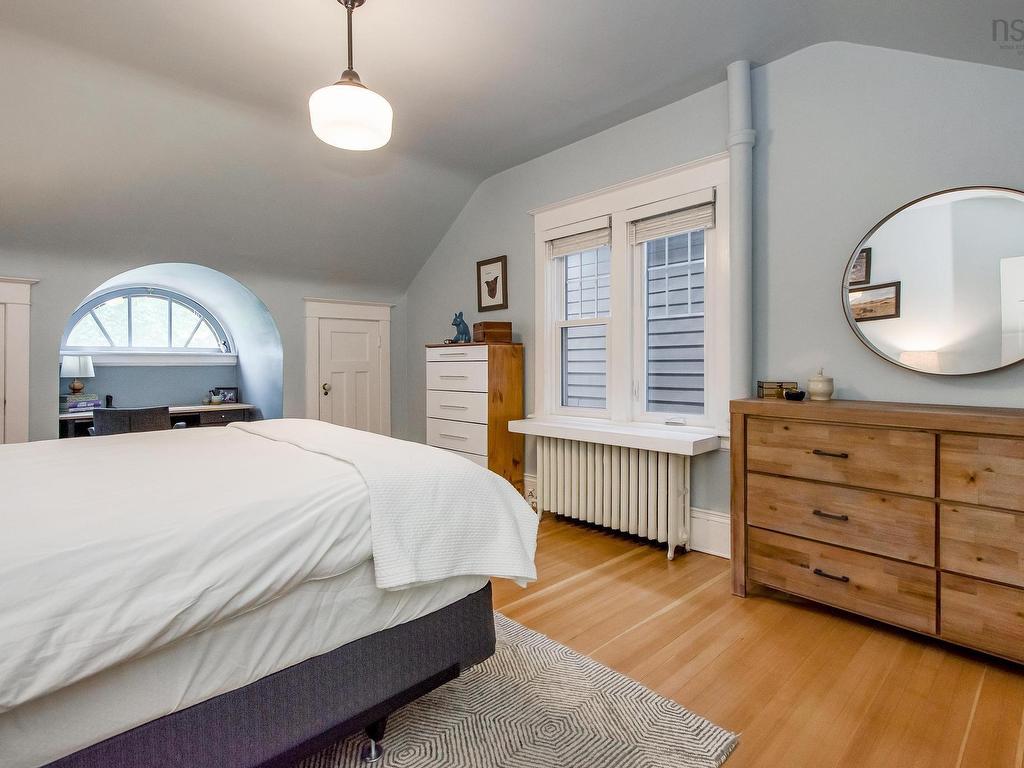 












1589 Larch Street

,
Halifax,




NS
B3H 3W9

