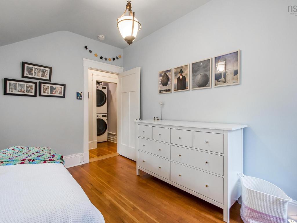 












1589 Larch Street

,
Halifax,




NS
B3H 3W9

