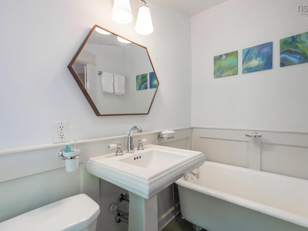 












1589 Larch Street

,
Halifax,




NS
B3H 3W9

