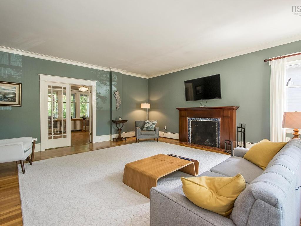 












1589 Larch Street

,
Halifax,




NS
B3H 3W9

