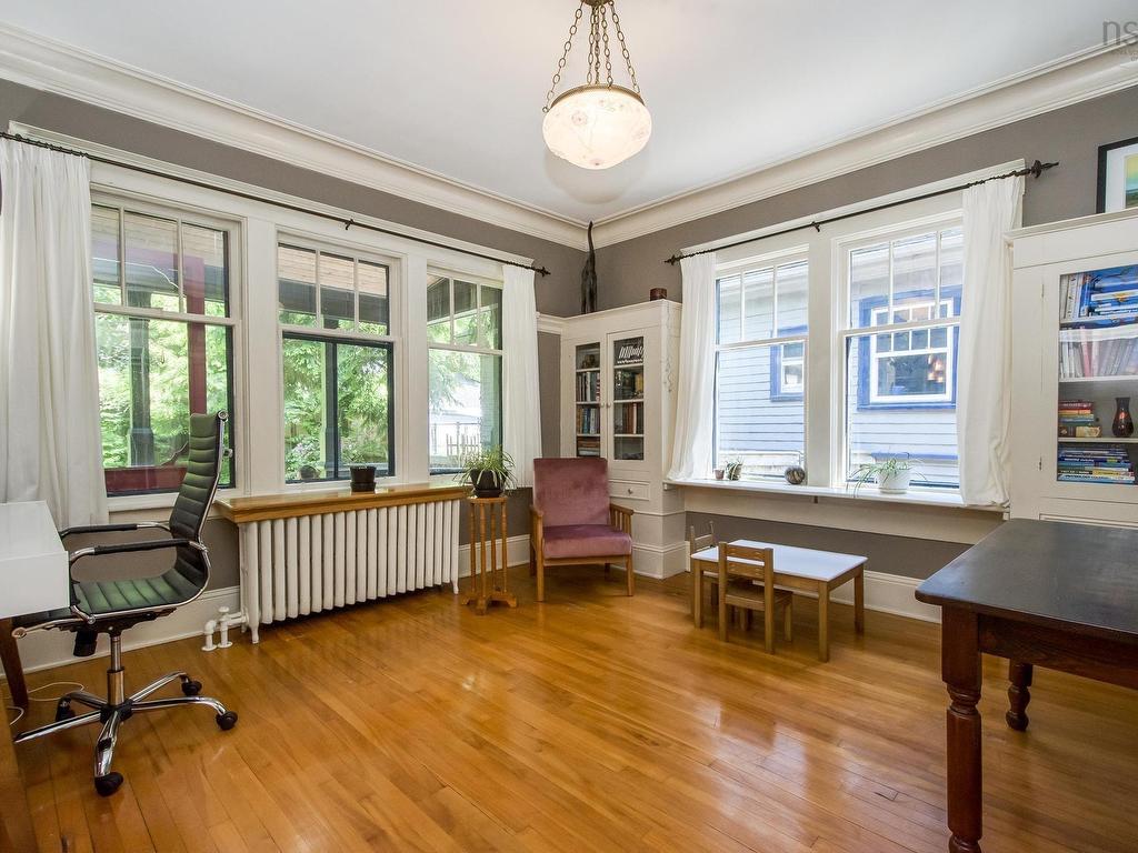 












1589 Larch Street

,
Halifax,




NS
B3H 3W9

