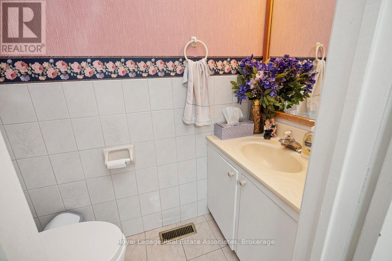 












4353 BRANDON GATE DRIVE

,
Mississauga,




Ontario
L4T3K6


