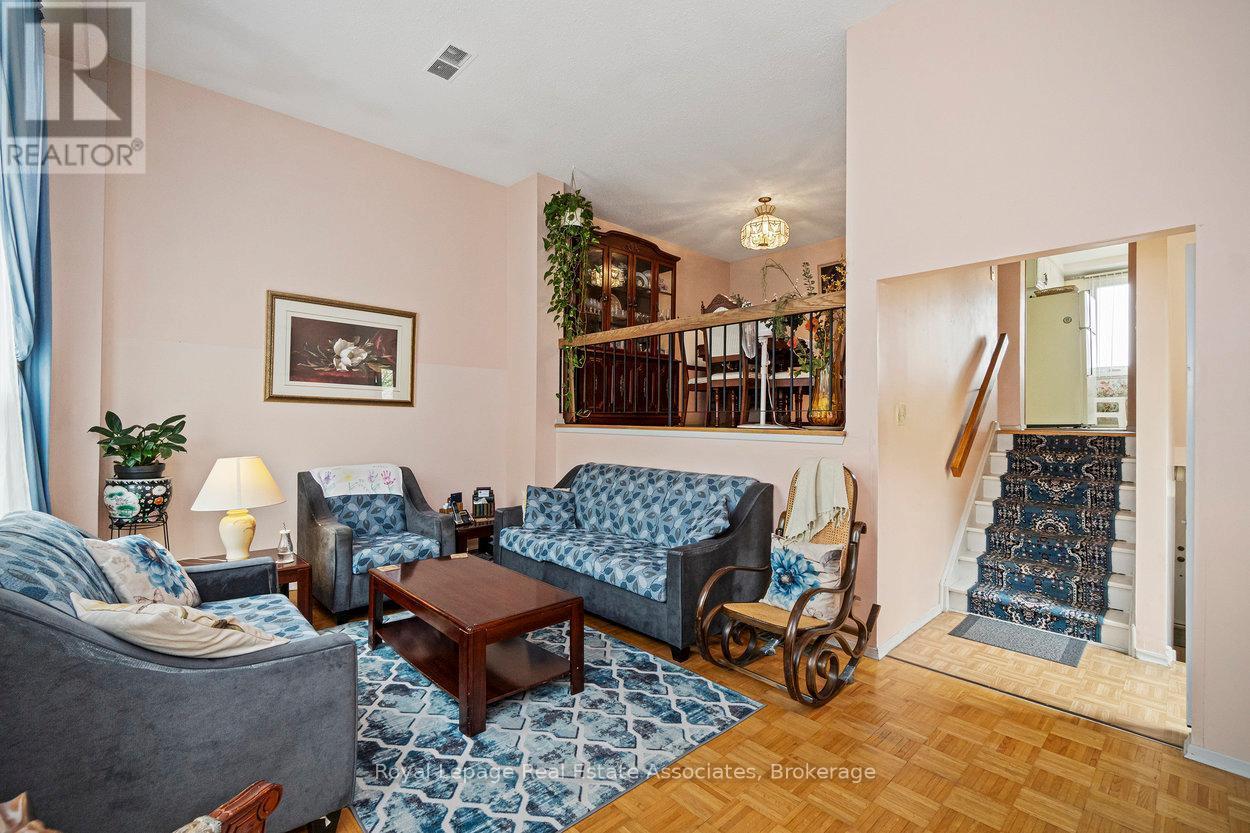 












4353 BRANDON GATE DRIVE

,
Mississauga,




Ontario
L4T3K6


