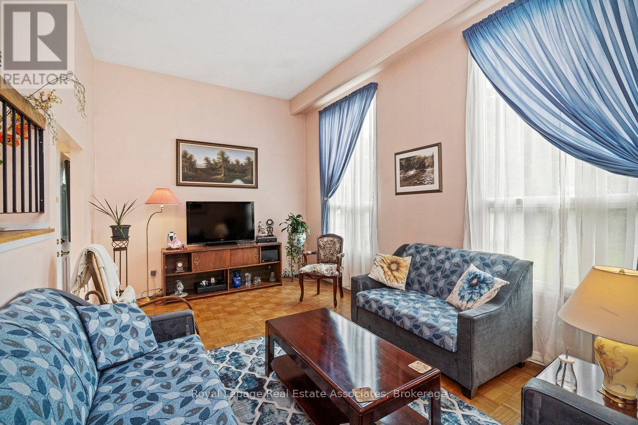 












4353 BRANDON GATE DRIVE

,
Mississauga,




Ontario
L4T3K6

