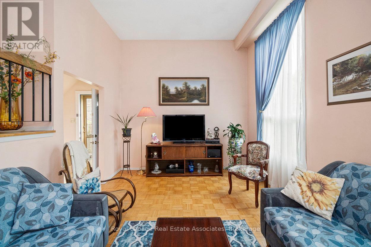 












4353 BRANDON GATE DRIVE

,
Mississauga,




Ontario
L4T3K6

