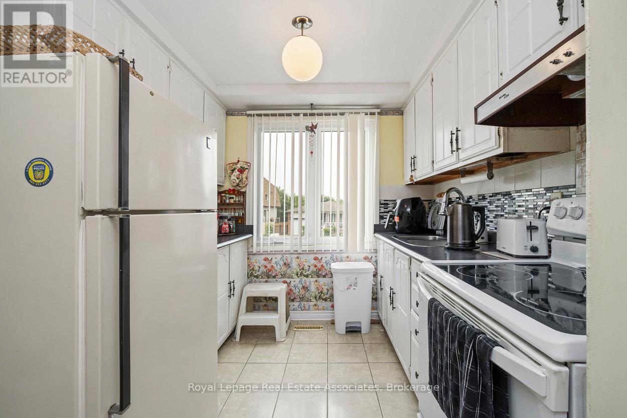 












4353 BRANDON GATE DRIVE

,
Mississauga,




Ontario
L4T3K6

