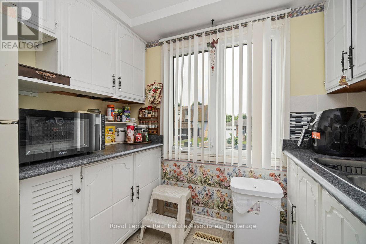 












4353 BRANDON GATE DRIVE

,
Mississauga,




Ontario
L4T3K6

