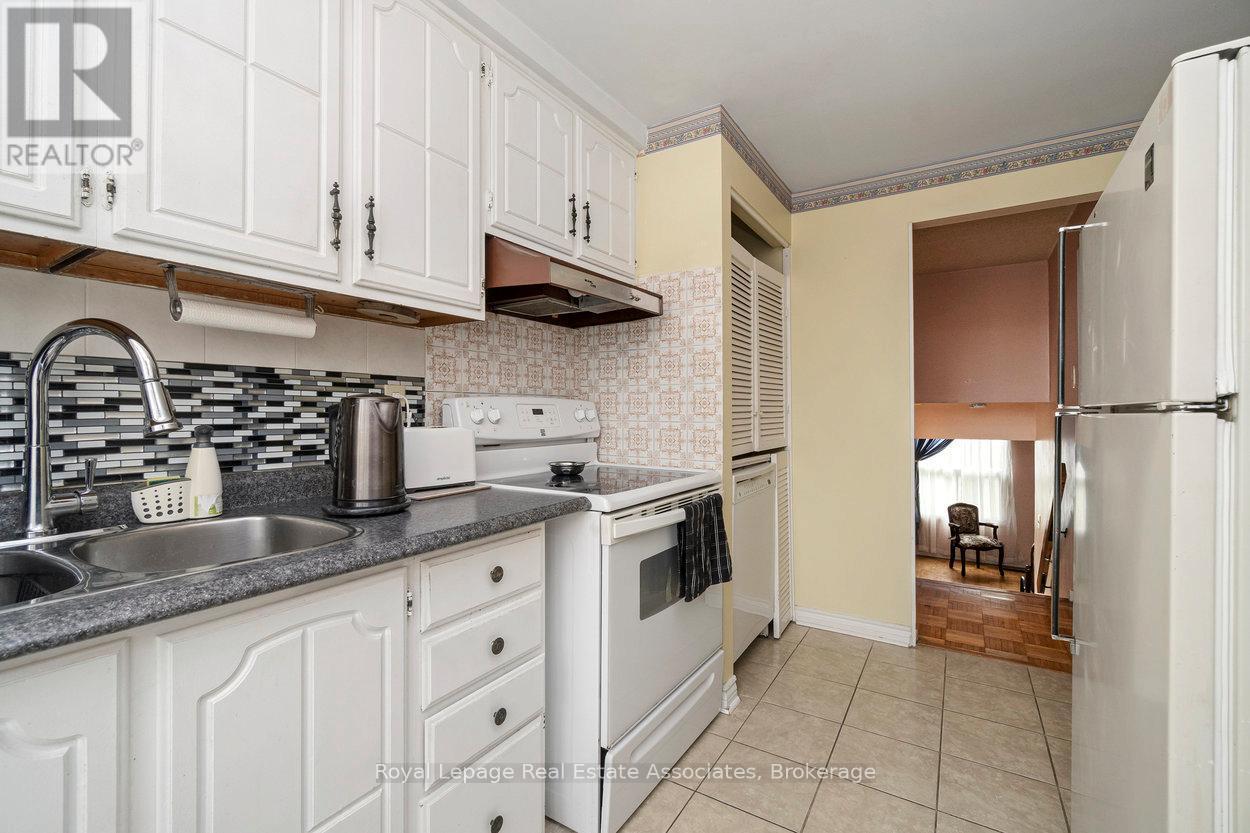 












4353 BRANDON GATE DRIVE

,
Mississauga,




Ontario
L4T3K6

