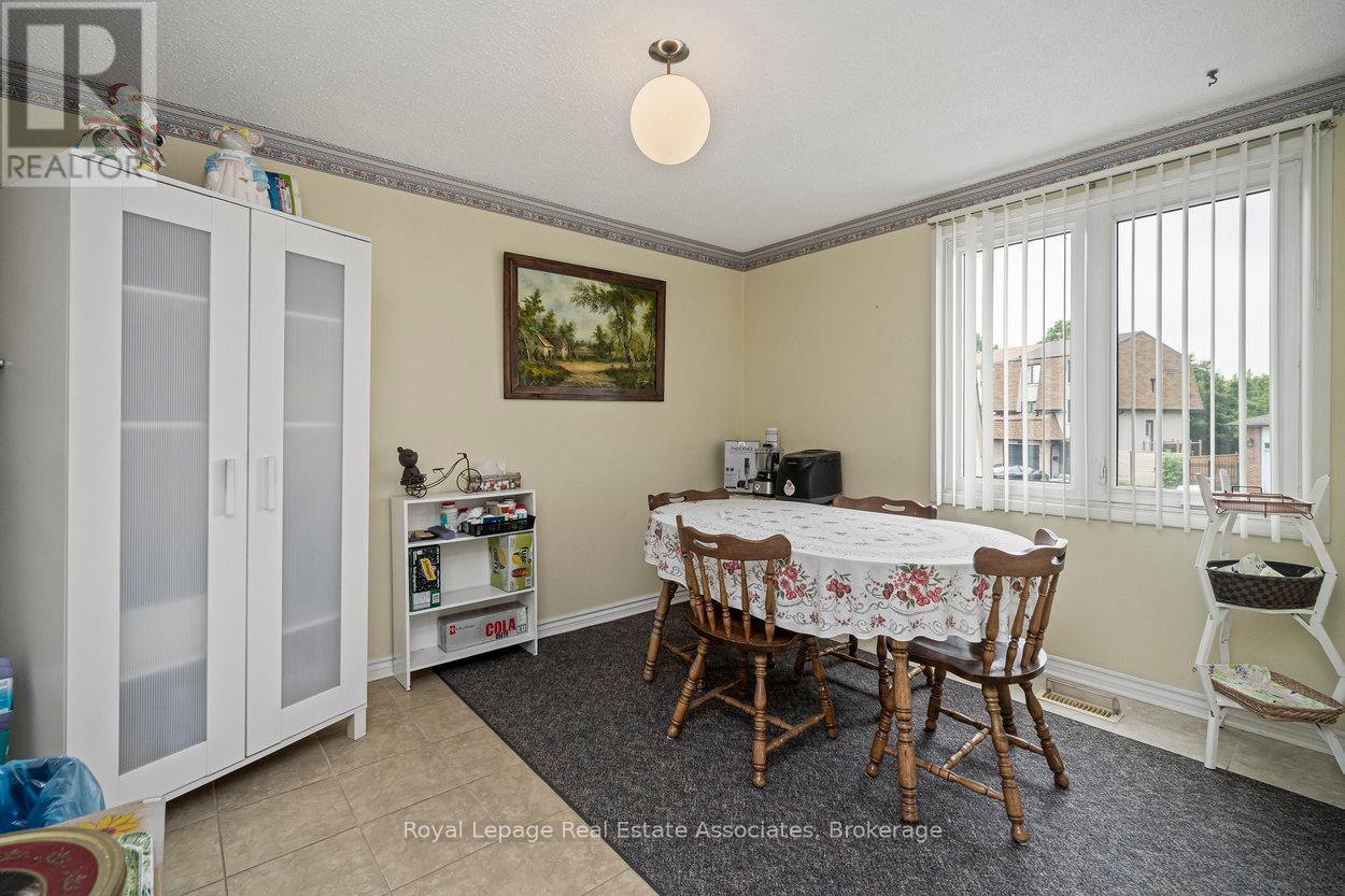 












4353 BRANDON GATE DRIVE

,
Mississauga,




Ontario
L4T3K6


