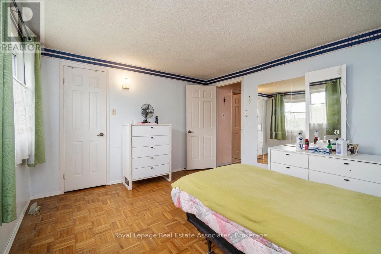 












4353 BRANDON GATE DRIVE

,
Mississauga,




Ontario
L4T3K6

