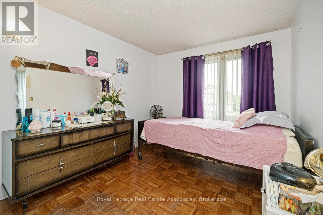 












4353 BRANDON GATE DRIVE

,
Mississauga,




Ontario
L4T3K6

