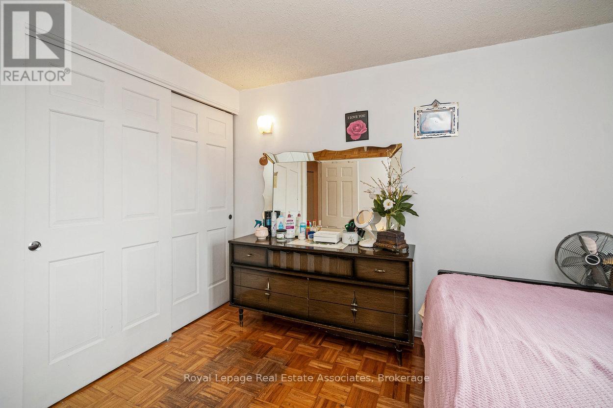 












4353 BRANDON GATE DRIVE

,
Mississauga,




Ontario
L4T3K6

