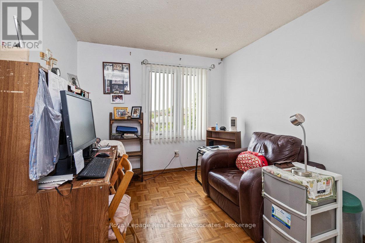 












4353 BRANDON GATE DRIVE

,
Mississauga,




Ontario
L4T3K6

