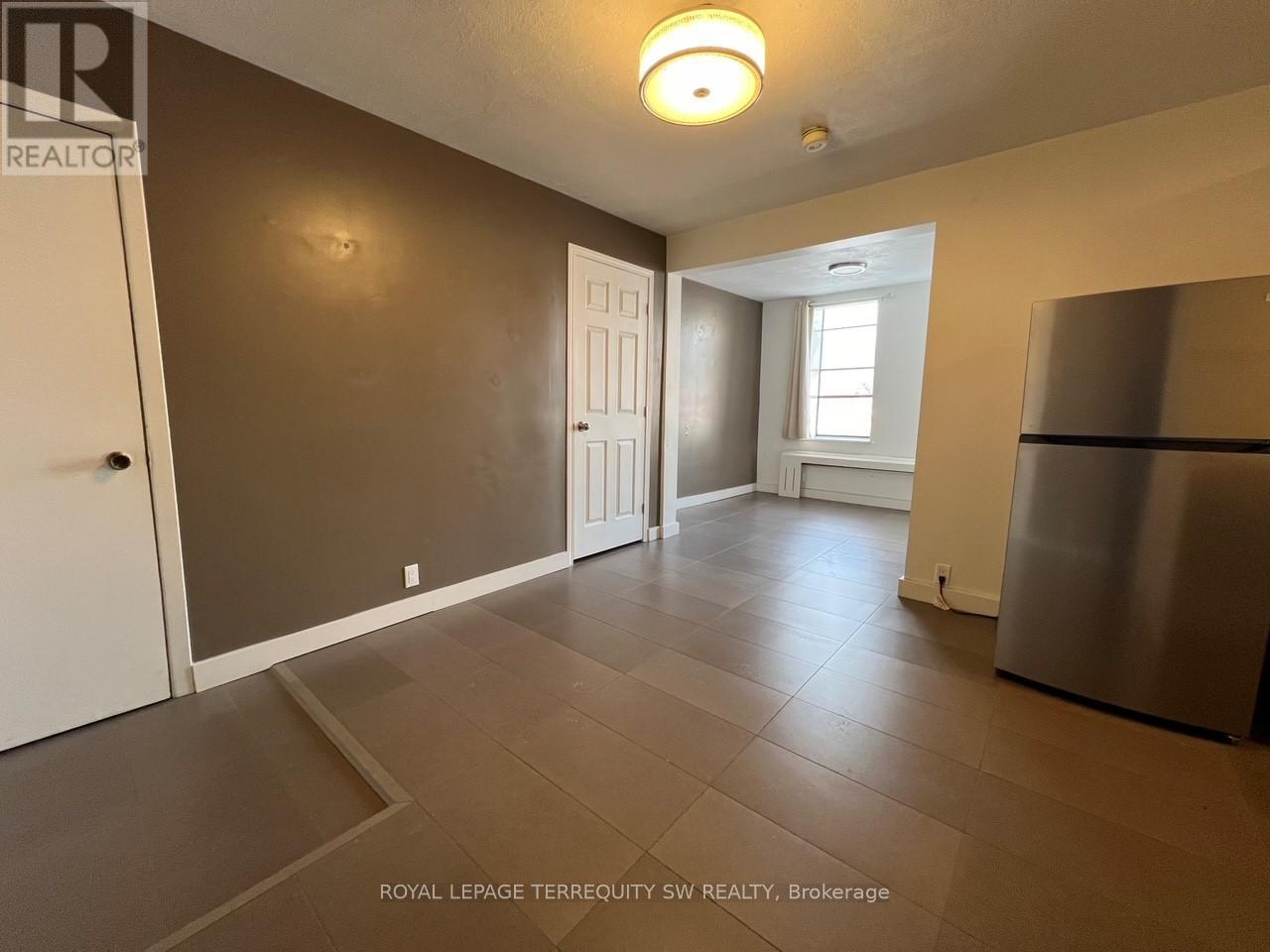 












3 - 213 QUEEN STREET E

,
Toronto,




Ontario
M5A1S2

