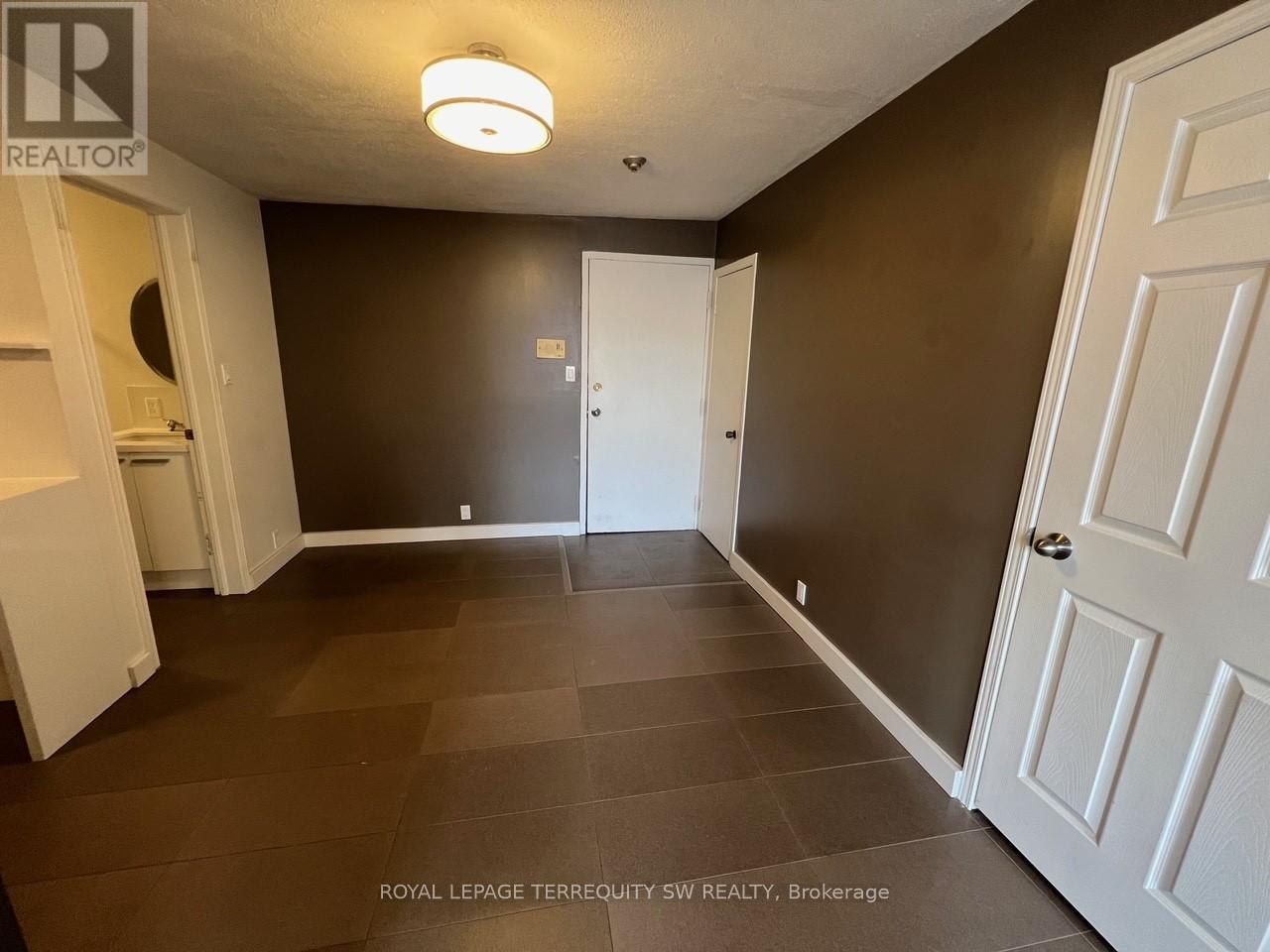 












3 - 213 QUEEN STREET E

,
Toronto,




Ontario
M5A1S2


