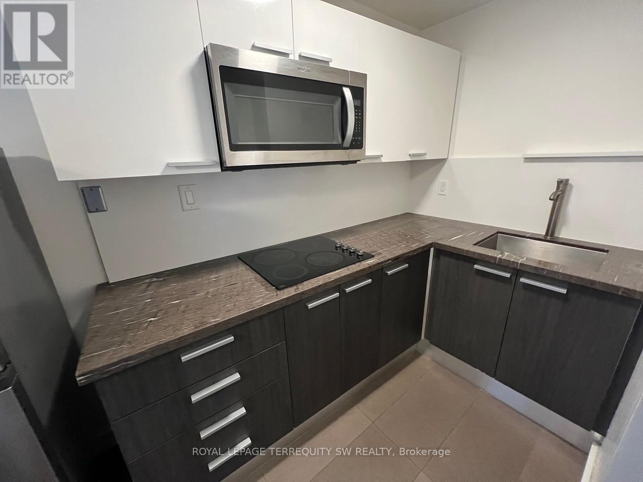 












3 - 213 QUEEN STREET E

,
Toronto,




Ontario
M5A1S2

