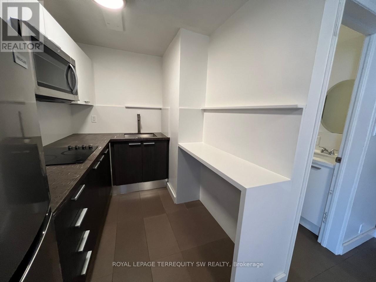 












3 - 213 QUEEN STREET E

,
Toronto,




Ontario
M5A1S2


