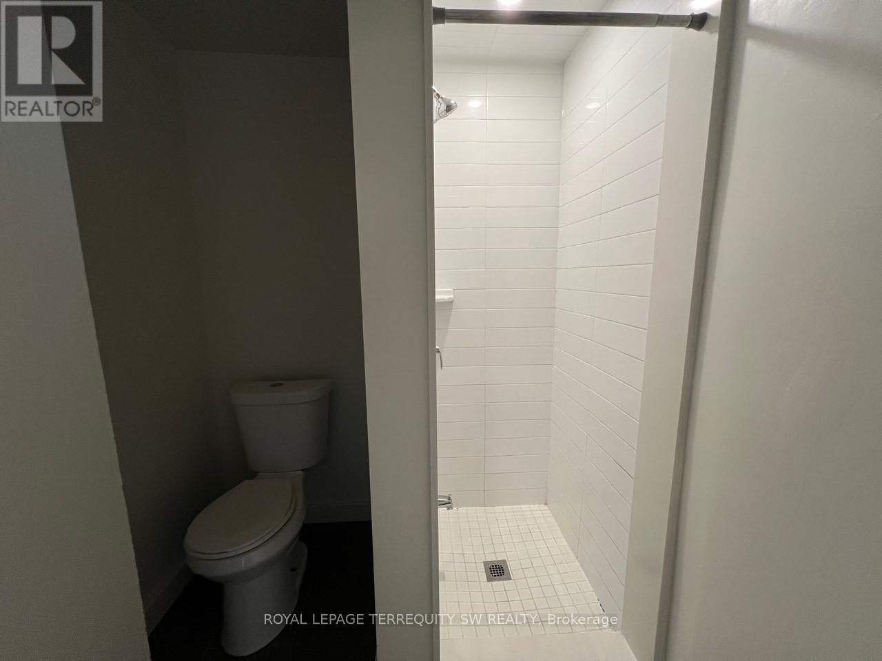 












3 - 213 QUEEN STREET E

,
Toronto,




Ontario
M5A1S2

