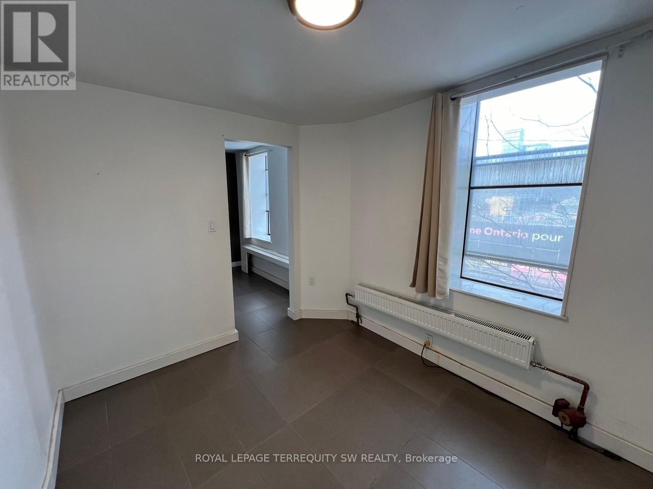 












3 - 213 QUEEN STREET E

,
Toronto,




Ontario
M5A1S2

